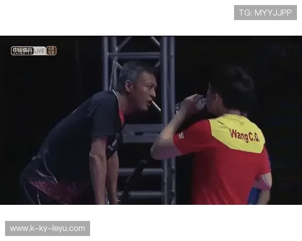 他的教练也是他的父亲，这关系不简单